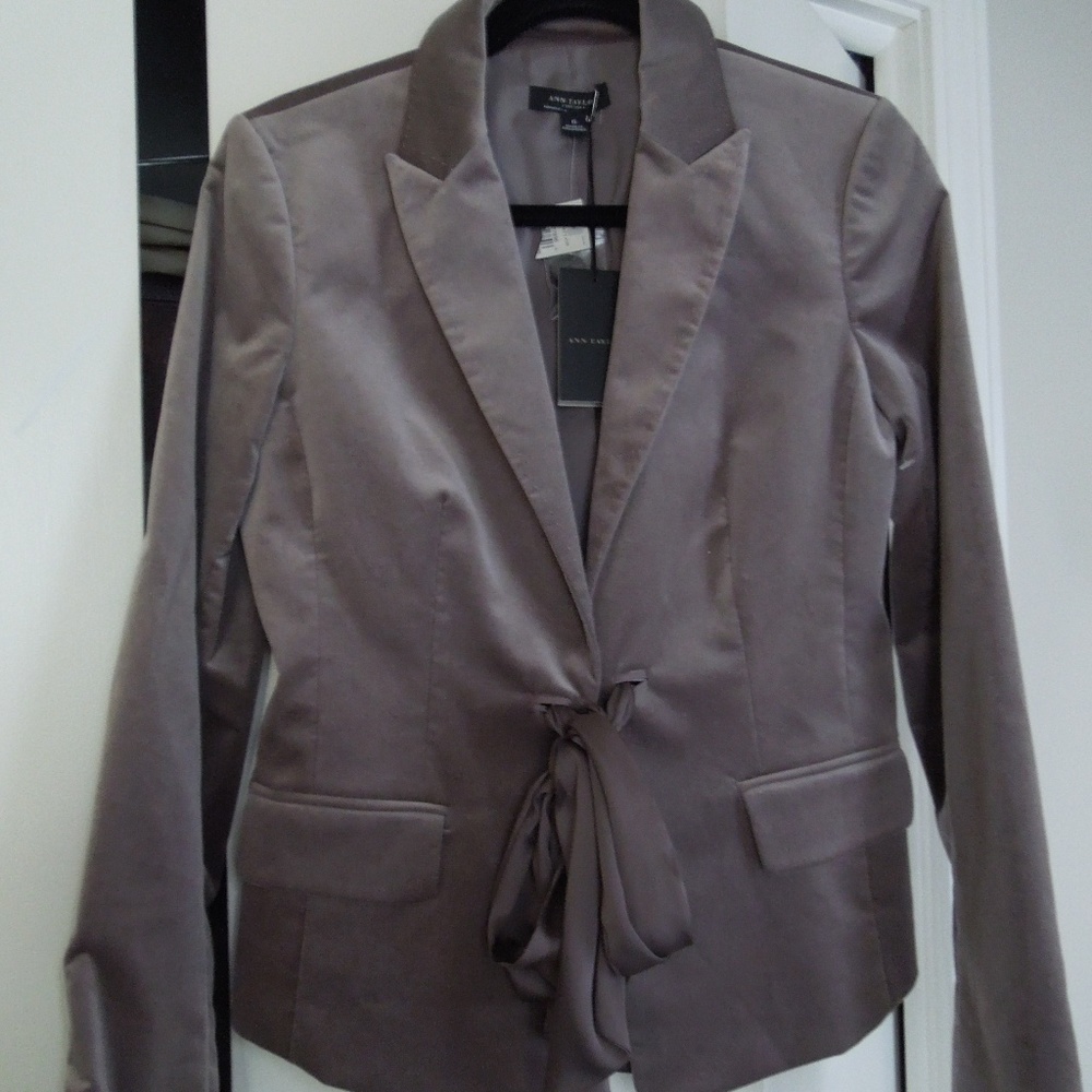 Ann Taylor velvet jacket~size 6~ NEW w tags